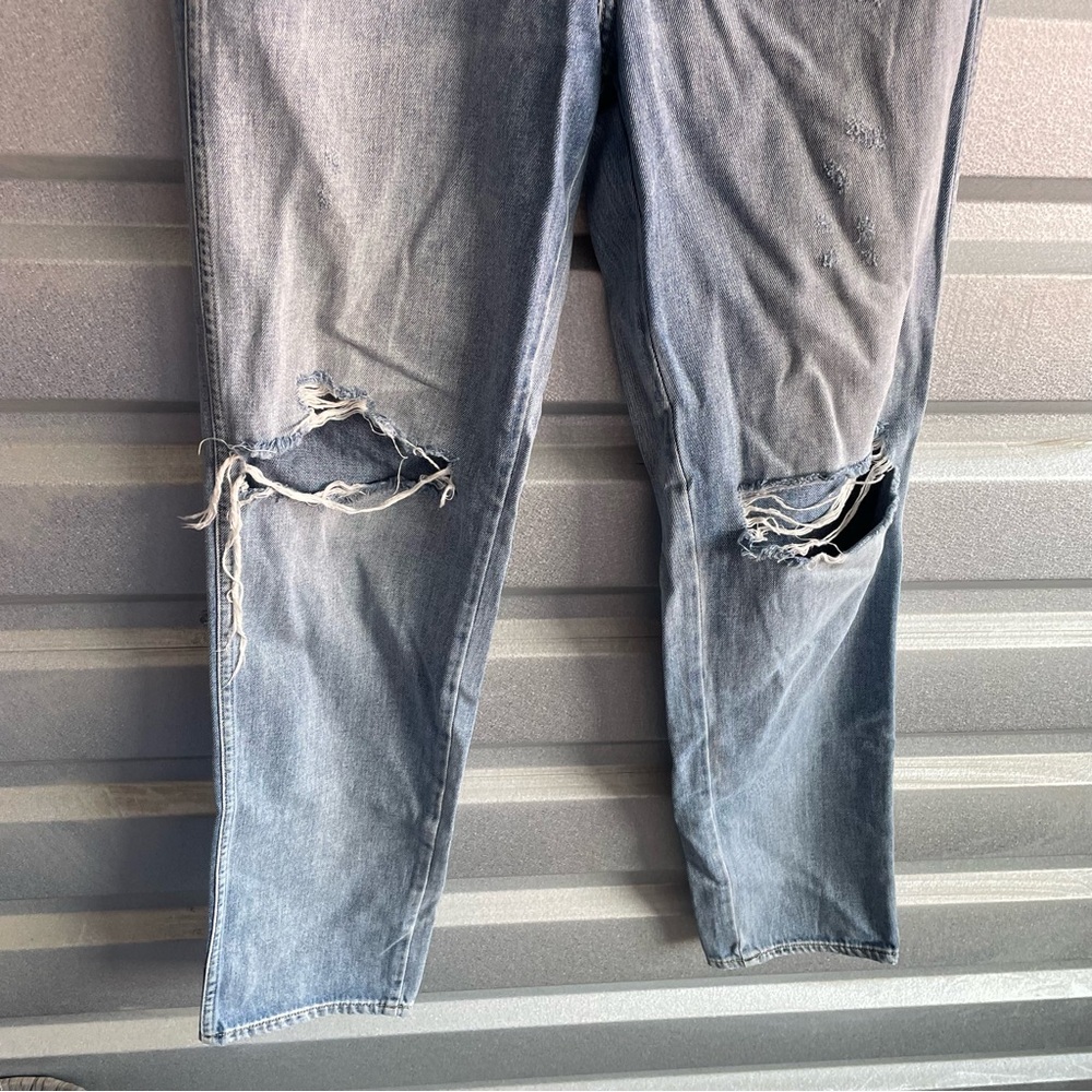 AMO Harlow Distressed Jeans in New Retro - Picture 3 of 7